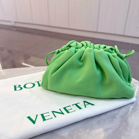 *SHIHNA名牌精品*Bottega Veneta牛油果綠斜背雲朵包