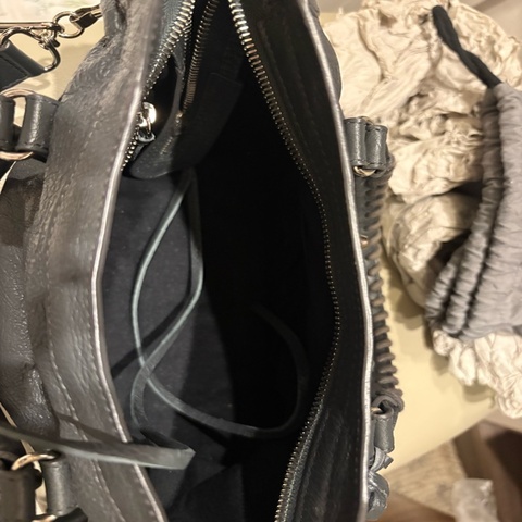 BALENCIAGA 巴黎世家經典的 Classic City 機車包