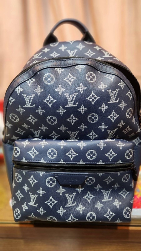 LV M24760  Discovery 後背包