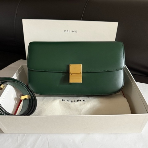CELINE賽琳   Classic Box 墨綠色金扣經典豆腐包斜挎單肩包 有塵袋 尺寸：長24cm 寬7cm 高17cm。