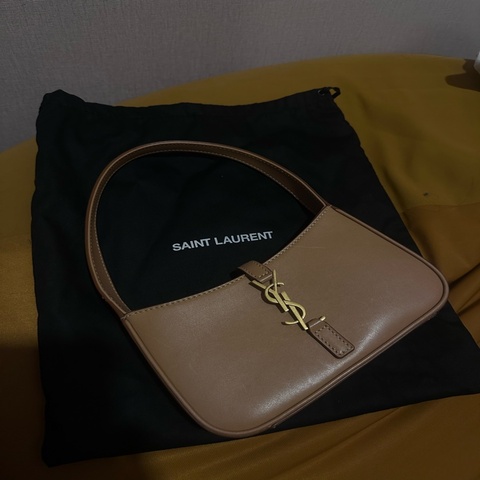 YSL 710318 膚色LE5A7 腋下包