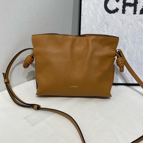 Loewe 羅意威 Flamenco 福袋包 棕色 很美的焦糖色  尺寸：23x18x