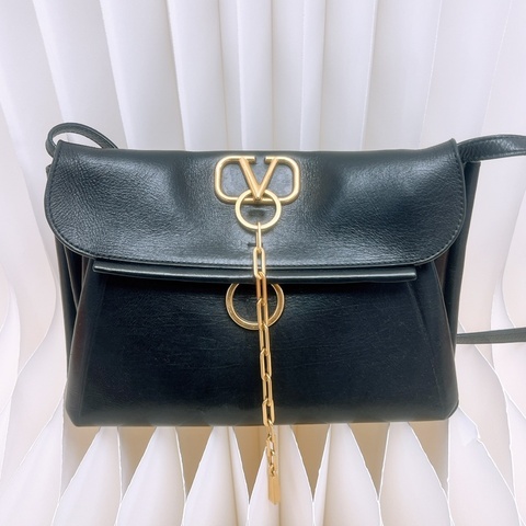 Valentino vchain 黑色斜挎包