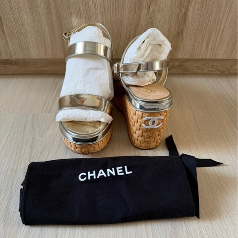 Chanel 金色漆皮草底高踭涼鞋