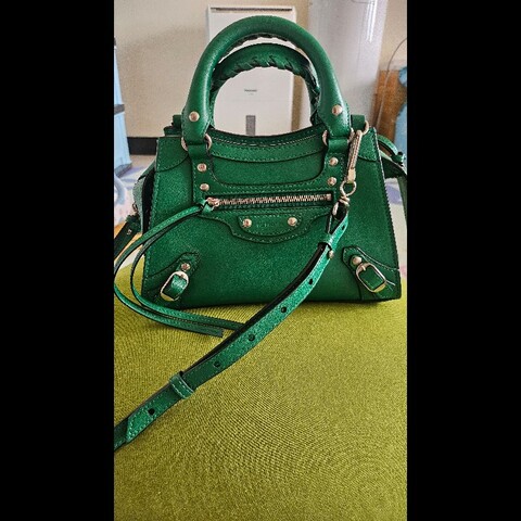 Balenciaga (巴黎世家) 的 Neo Classic city 迷你機車包