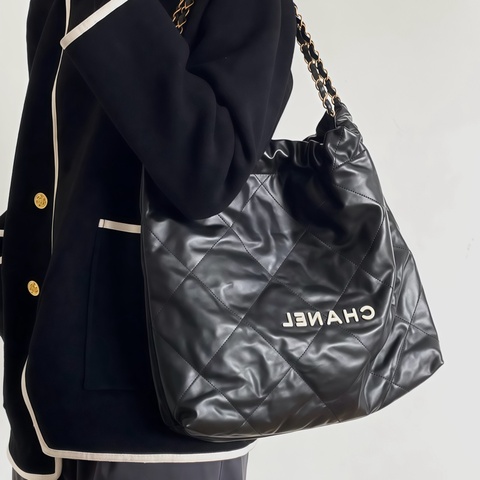 百搭神包在這‼️ CHANEL 22 BAG中號黑色全皮白扣包