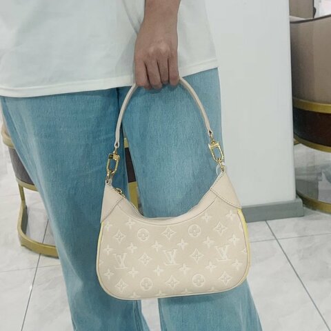 LV 拼色壓花Bagatelle牛角包  24*17 98新配件塵袋