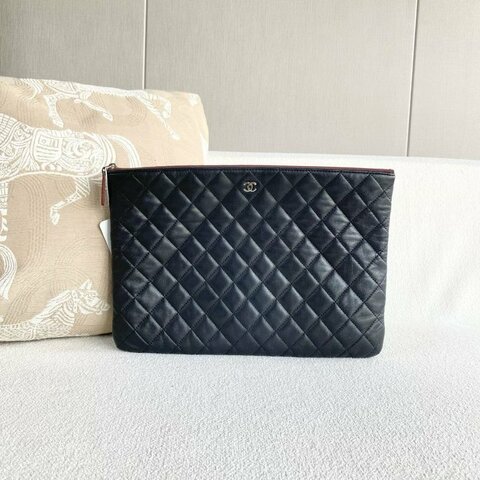 Chanel 黑銀手拿包 羊皮 34*23 99新配件塵袋
