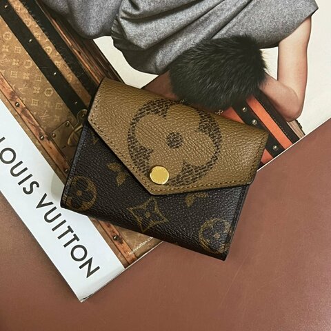::LOIUS VUITTON:: LV M80725 Zoé 雙色花紋短夾三摺錢包