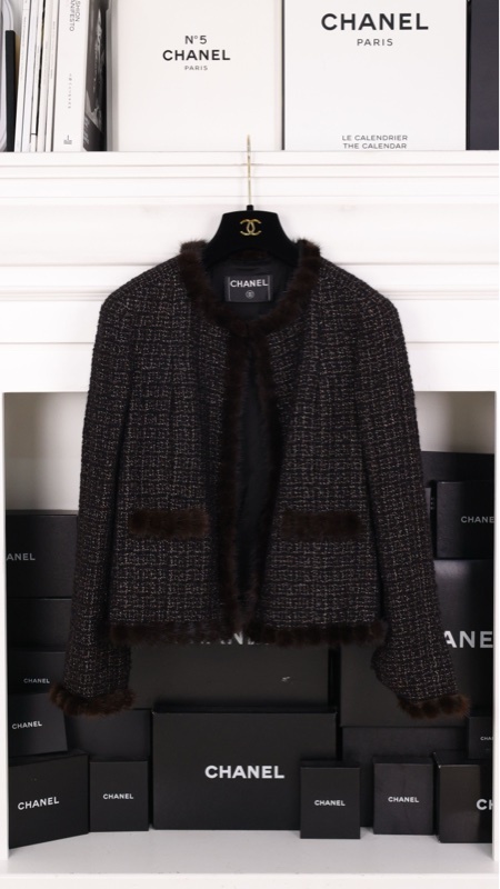 Chanel 03年棕色毛毛滚边条纹外套
