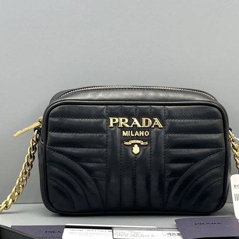 Prada普拉達單肩斜挎相機包黑色/18*12*6cm