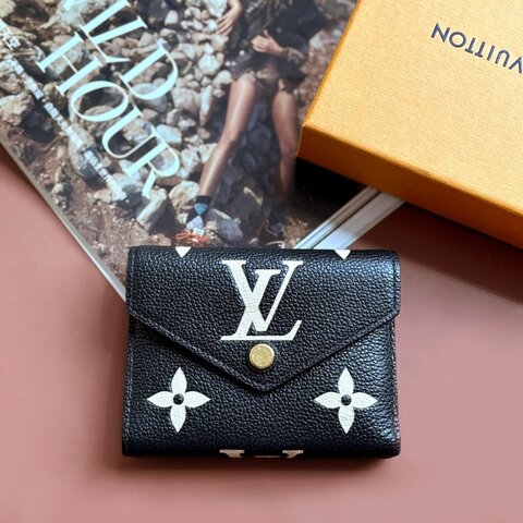 ::LOIUS VUITTON:: LV M80968 Victorine 黑色 / 米白色雙色花紋 三摺短夾錢包