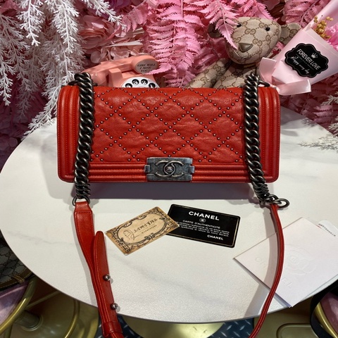 Chanel 牛皮朱紅boy25