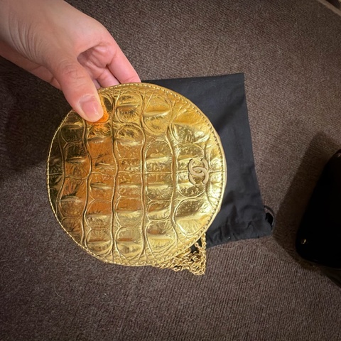 Chanel 金色小圓包