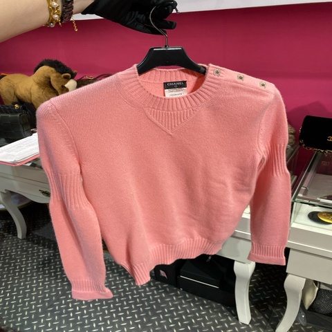Chanel 粉毛衣
