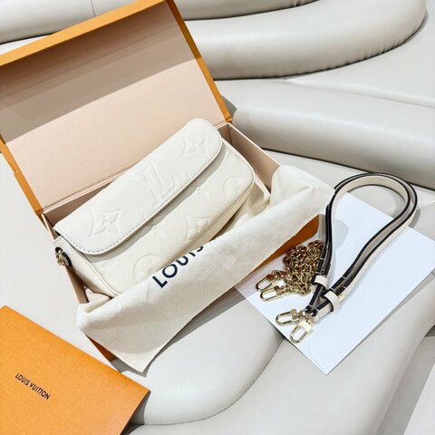 近全新 路易威登/Louis Vuitton IVY 香草白全皮鏈條肩背包