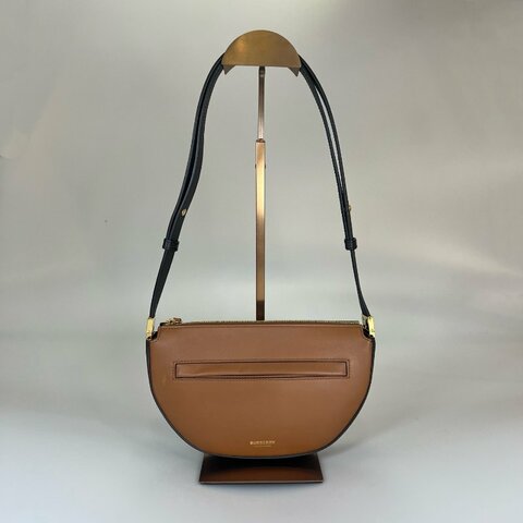 BURBERRY 咖色半月型包