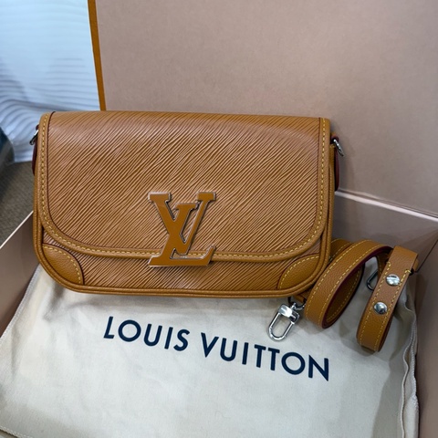 Lv 蜜黃Epi 牛皮大logo下蓋法棍包