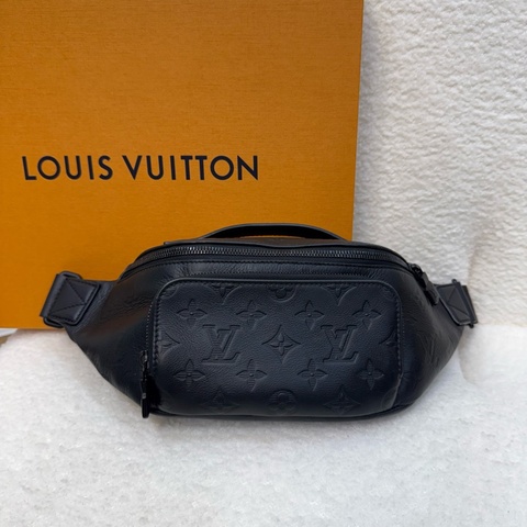 Lv 黑Monogram 壓紋牛皮腰包