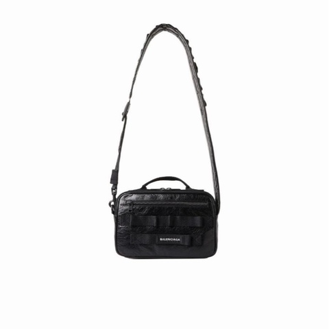 Balenciaga 男士 徽標斜挎包均碼碼長度：25cm  寬度：8cm  高度：19cm