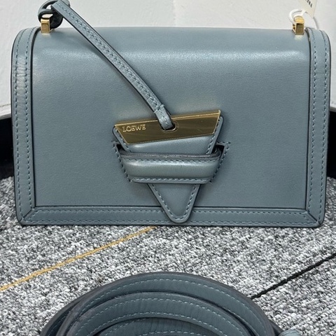 LOEWE羅意威 barcelona巴塞羅那三角包 插銷包 霧霾藍色牛皮 金扣 小號 尺寸19*12