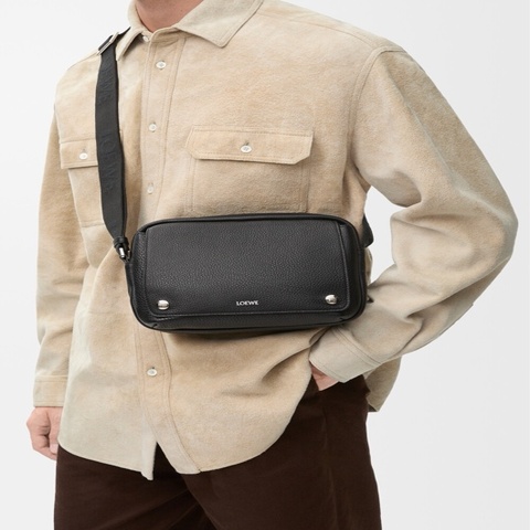 Loewe 男士 中號Pebble斜挎包均碼碼中號、23cm*9cm*18cm