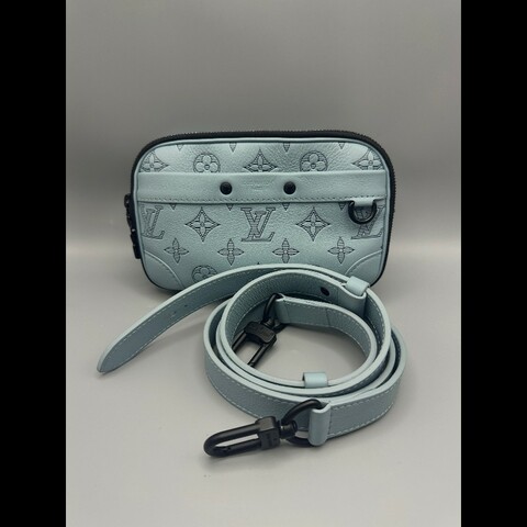 路易威登/Louis Vuitton ALPHA 郵差包  Monogram