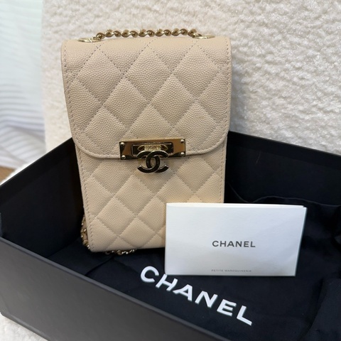 Chanel 米色荔紋山羊皮手機包