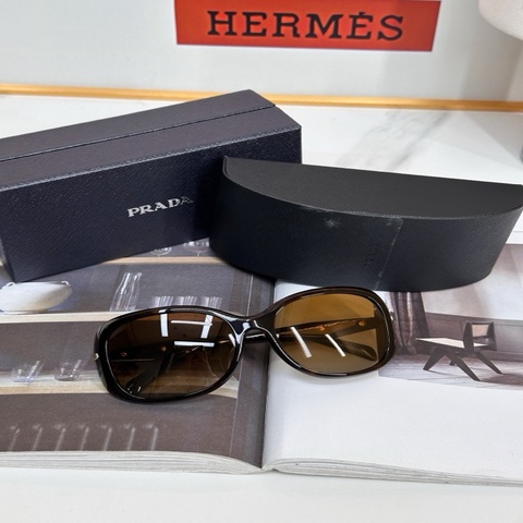 PRADA 普拉达 玳瑁色大框墨镜