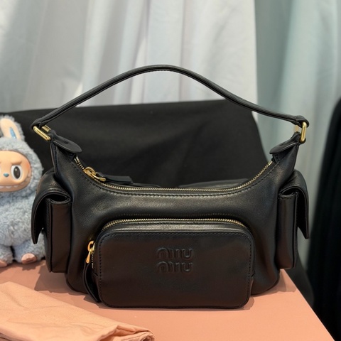 繆繆 Miu Miu 單肩包黑色 腋下包 12*21*6cm  附件 塵袋