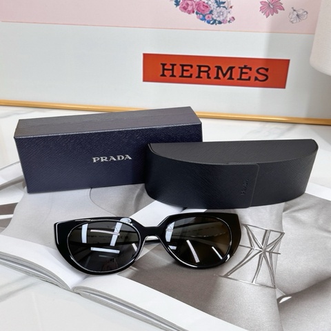 PRADA 普拉達 黑色方圓形墨鏡