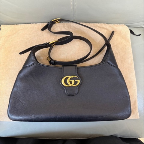 GUCCI 古馳 Aphrodite系列 黑金新月包 Hobo 腋下包（中號） 黑標 042開 / 尺寸：39 x 38 cm