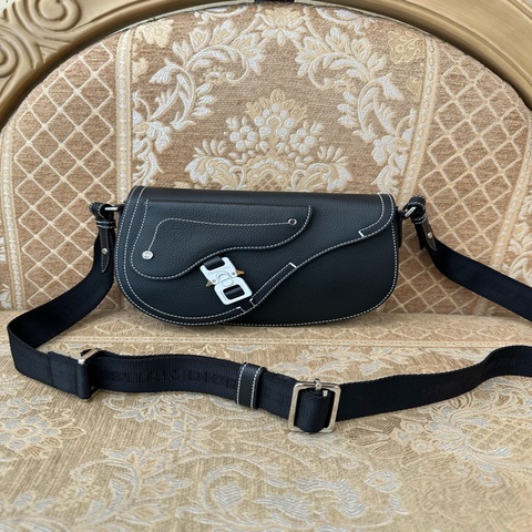 Dior 黑牛皮米白釦環Saddle下蓋斜背馬鞍包