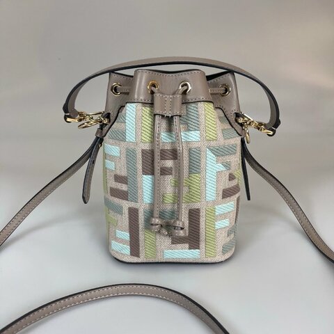 FENDI  淺色帆布水桶包