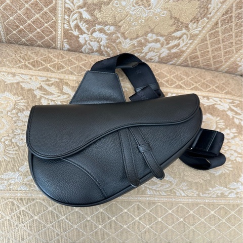 Dior 黑牛皮銀釦Saddle下蓋馬鞍胸口包