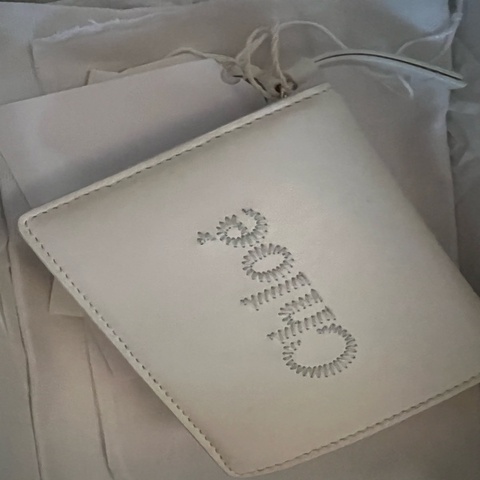 Chloé Sense 字母刺繡短夾｜現貨