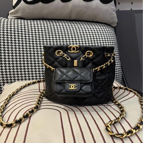 Chanel mini backpack AS3947 黑金