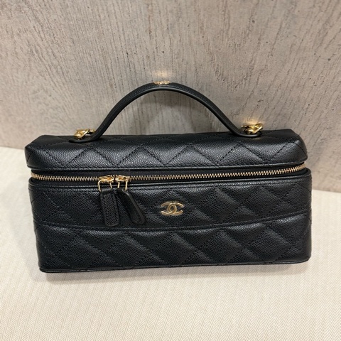 Chanel 新款 26A 小Logo 腰線黑色牛皮LP 飯盒包