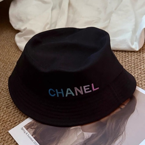 Chanel • 彩色字母帆布漁夫帽