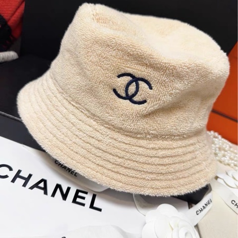 Chanel • 經典卡其色拼深藍色毛巾布大Logo漁夫帽