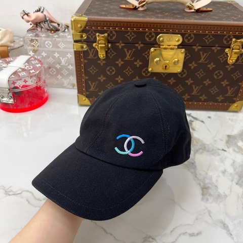 Chanel • 經典24c彩虹大Logo黑色棒球帽