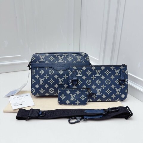 近全新 路易威登/Louis Vuitton  TRIO 深海藍牛皮革三合一郵差包 芯片款