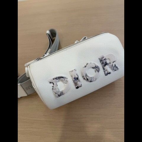 Dior迪奧 x Daniel Arsham聯名圓筒包 白色浮雕logo
保存狀況極佳