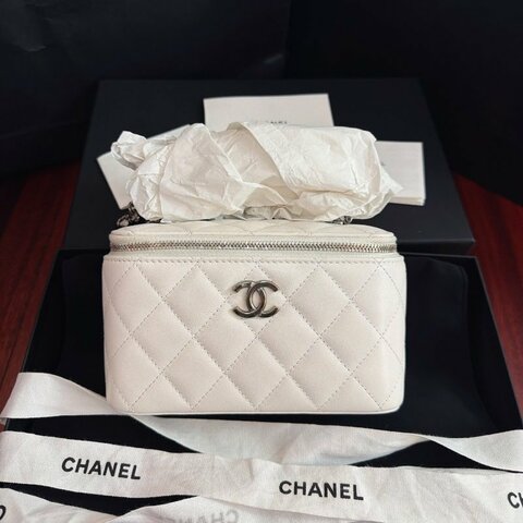 近全新 香奈兒/Chanel 白色水鑽手柄長盒子鏈條包
