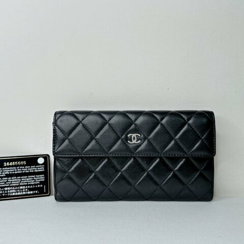 CHANEL 黑銀羊皮扣式對折長夾