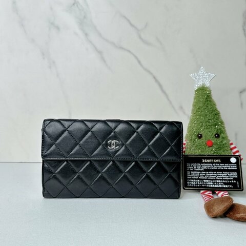 CHANEL 黑銀羊皮扣式長夾