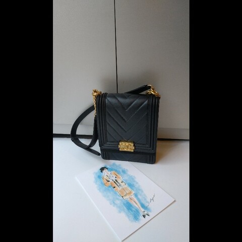 Chanel 金鍊黑皮V格直式boy包