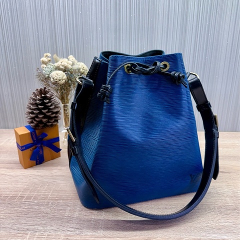 LV M44152 EPI Petit Noe藍黑色拼色水波紋牛皮水桶包肩背包