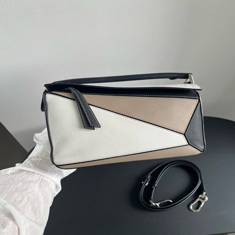 Loewe puzzle小號沙色幾何包，三個經典拼色