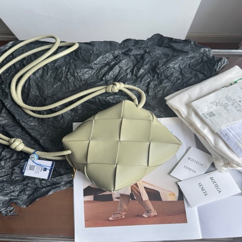 BV葆蝶家 新款Brick洞石綠相機包